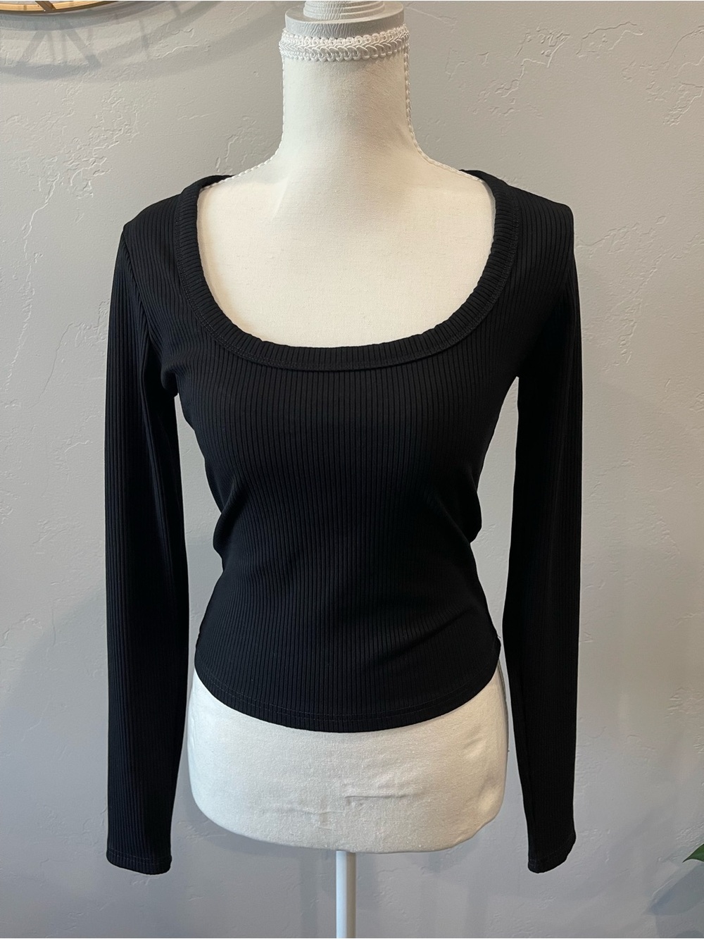 Women's Black Ribbed Scoop Neck Long Sleeve Top